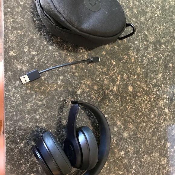 Beats solo 3 - Picture 2 of 3